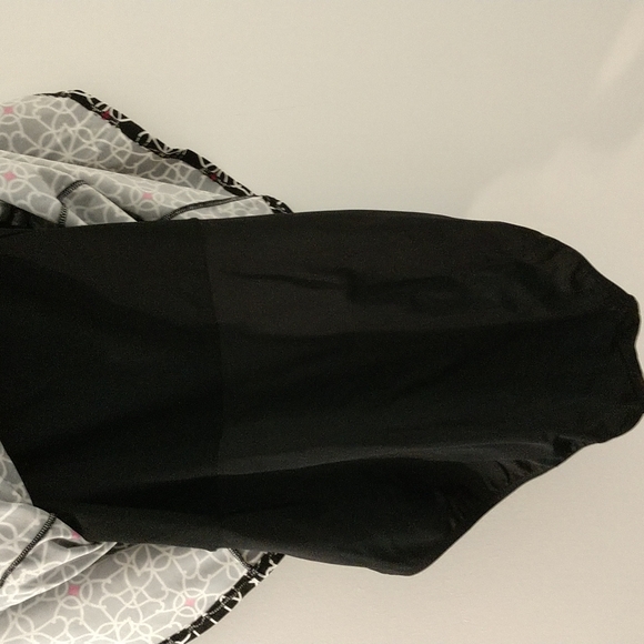 Women's One Piece Bathing Suit with Skirt Black Neon Pink White Pattern Size 18 - Picture 6 of 6